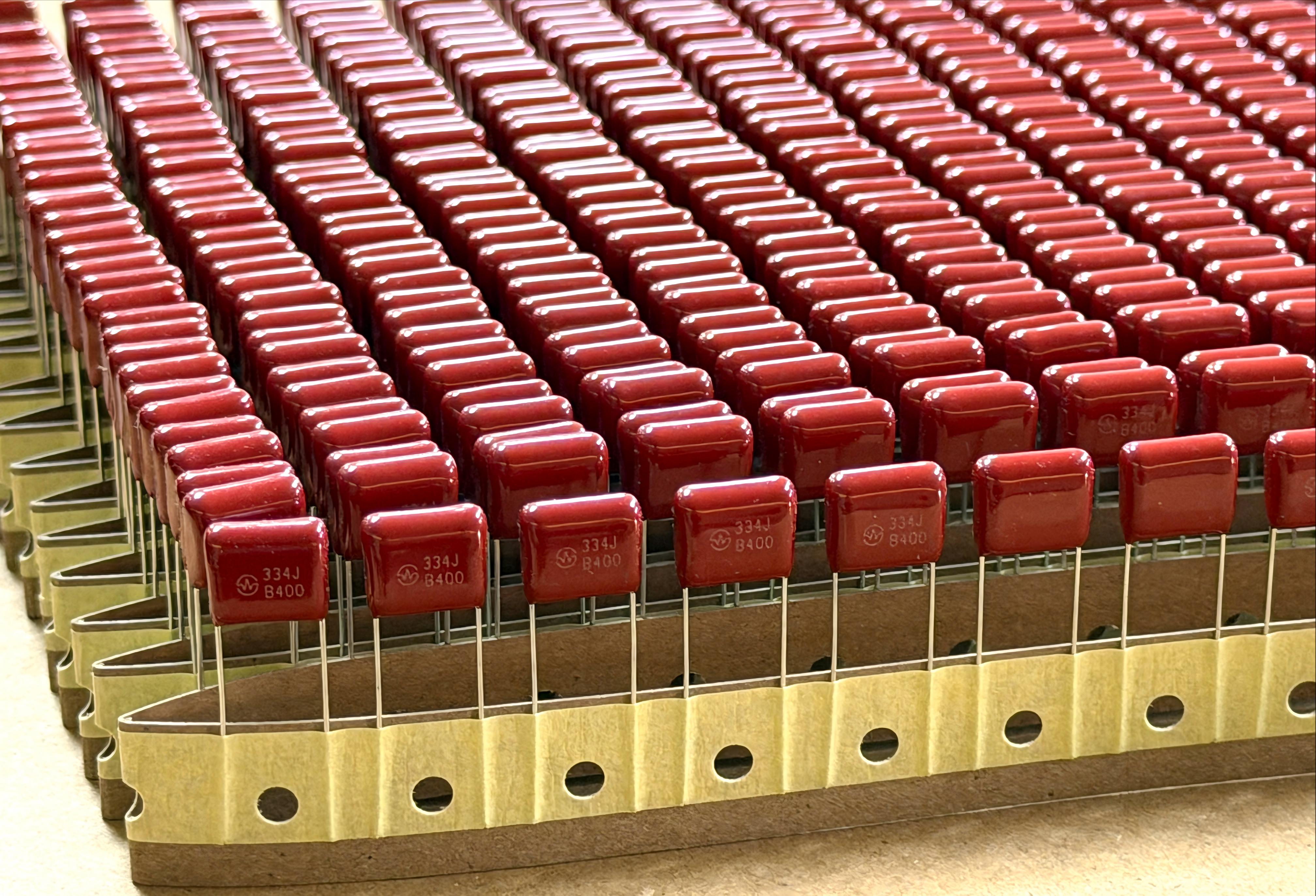 De rol en selectie van CBB-condensatoren in circuits